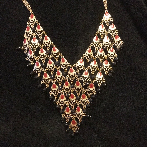 Beautiful necklace - Picture 2 of 3